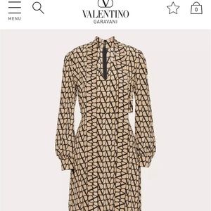 Valentino brand new w tags never worn crepe de chine dress. Stunning 🤩